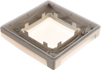 рамка 1-постовая IP44 Legrand Etika 672560 с защитной крышкой - вид с тыльной стороны