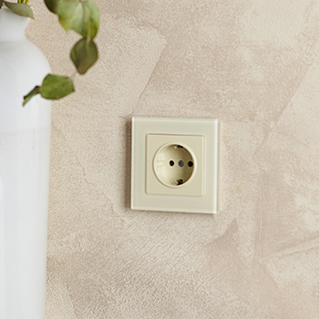 рамка 1-постовая IEK РУ-1-2-БрВа Brite - пример установки