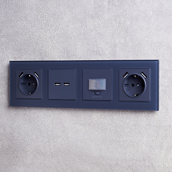 рамка 4-постовая IEK РУ-4-2-Бр стекло маренго матовый Brite - пример установки