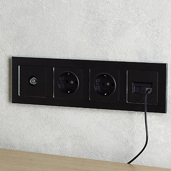 рамка 4-постовая IEK РУ-4-1-БрЧ Brite - пример установки