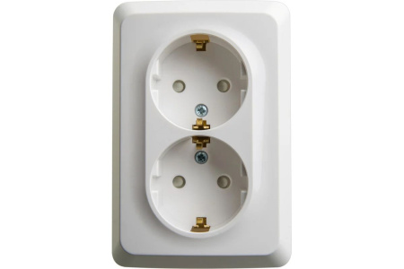 Этюд белый розетка открытая 2-мест заземление шторки IP20 угловая