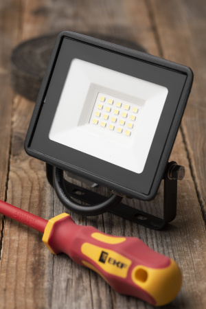 Прожектор свд 20Вт 6500К 1600лм черный IP65 110° Luma EKF FLL-3002