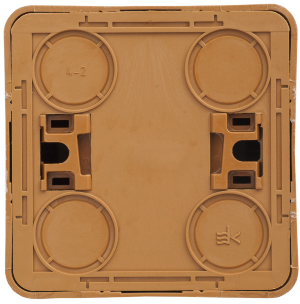 Этюд бук розетка открытая 1-мест заземление шторки IP20 