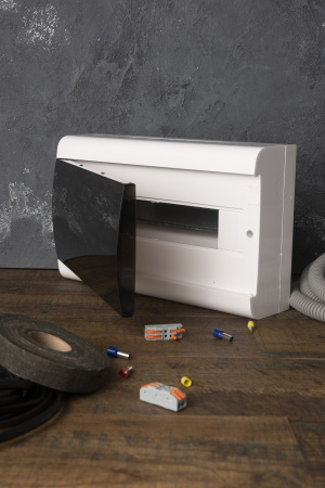 Бокс 15мод навесной белый черная прозрачная дверь IP41 SlimBox EKF